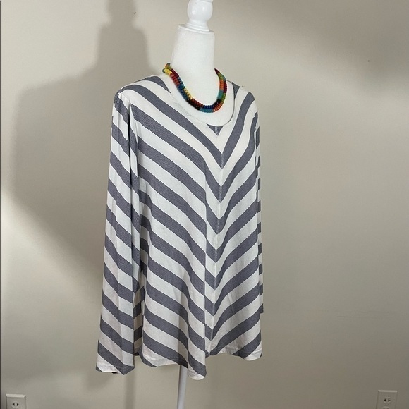 C. J.  Banks sz. 1X knit tunic in blue and white stripe   Long sleeves - Picture 3 of 12